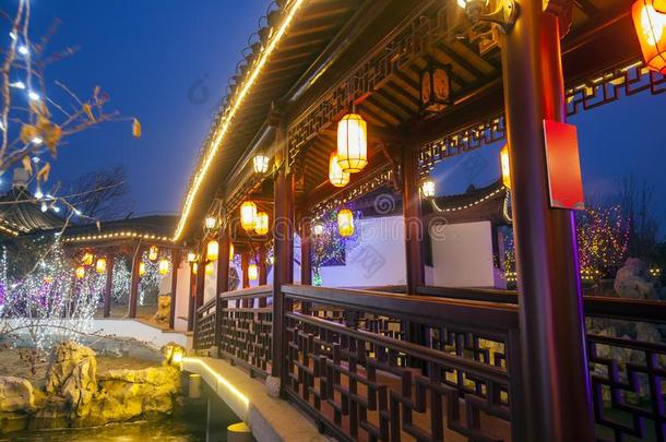 中国人传统的建筑物在夜