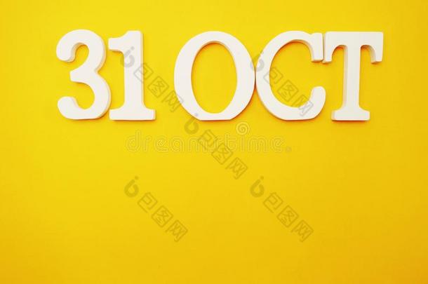 31十月向黄色的背景顶看法向黄色的背景winter冬天