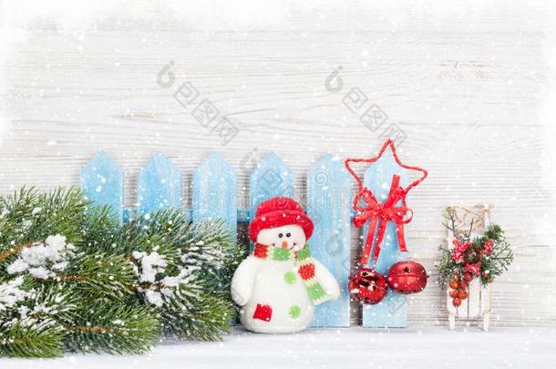 圣诞节雪人和雪橇玩具和冷杉树