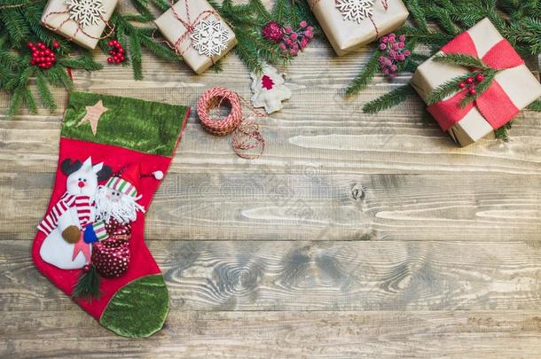 圣诞节假日边-短袜,礼物,冬青浆果和德可拉