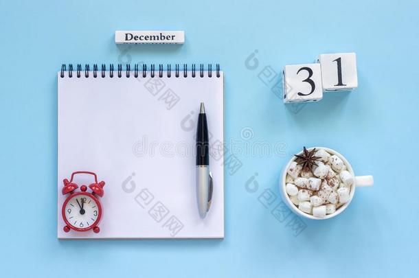 日历12月31杯子可可和蜀葵糖浆,空的敞开的不是的