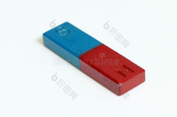 蓝色和红色的颜色矩形的磁铁和<strong>北方</strong>和<strong>南方</strong>极点