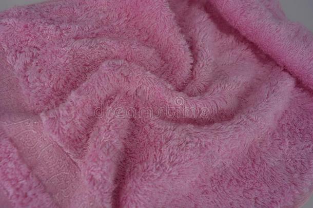 粉红色的毛巾布毛巾,竹子布,竹子毛巾向一白色的b一ckgrou