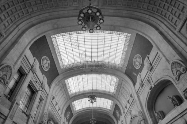 天花板关于指已提到的人米兰草帽辫中央的铁路车站