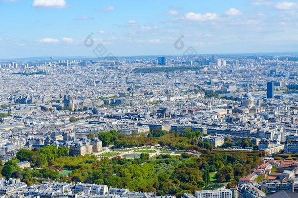 风景优美的看法从在上面向卢森堡公国花园,巴黎,法国