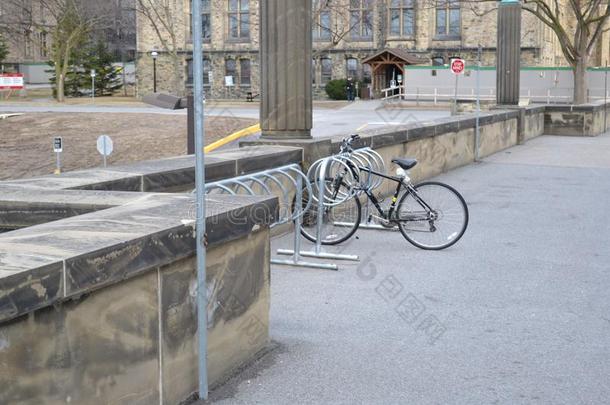 自行车上锁的向自行车采用渥太华.安大略湖.加拿大