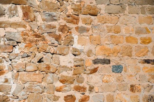 古代的墙从大的颜色鲜艳的砖石头