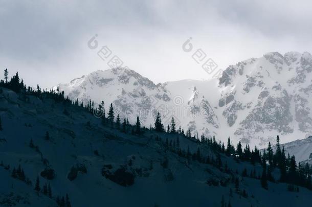 戏剧的冬风景采用指已提到的人多岩石的Mounta采用s采用美国科罗拉多州