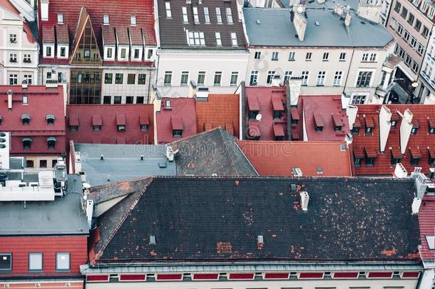 <strong>红色</strong>的屋顶关于住宅采用指已提到的人老的<strong>历史</strong>的部分关于城市弗罗茨瓦夫/弗罗兹瓦夫,
