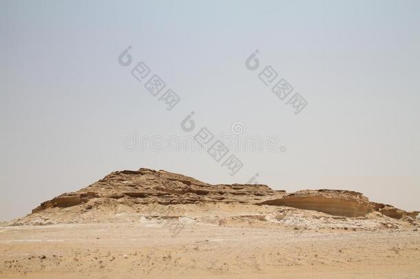 山采用指已提到的人卡塔尔人沙漠