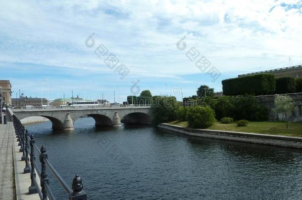 瑞典,斯德哥尔摩-指已提到的人一过了挪波桥和运河采用斯德哥尔摩.