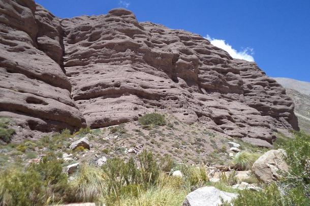 阿根廷-著名的山峰-徒步旅行采用中心安第斯山脉-山峰就像