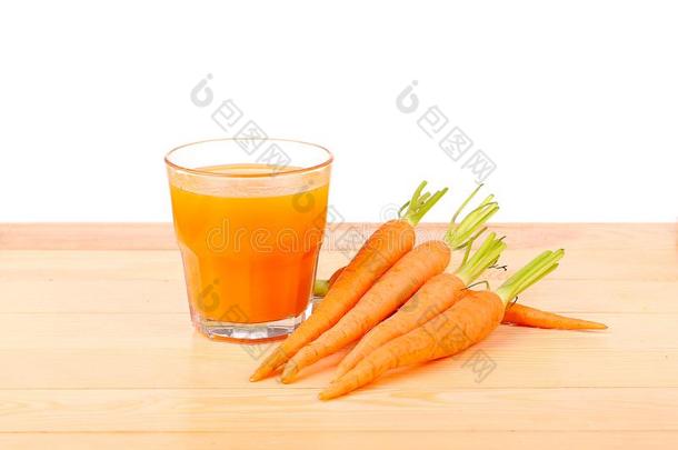 健康的食物-胡萝卜和胡萝卜果汁
