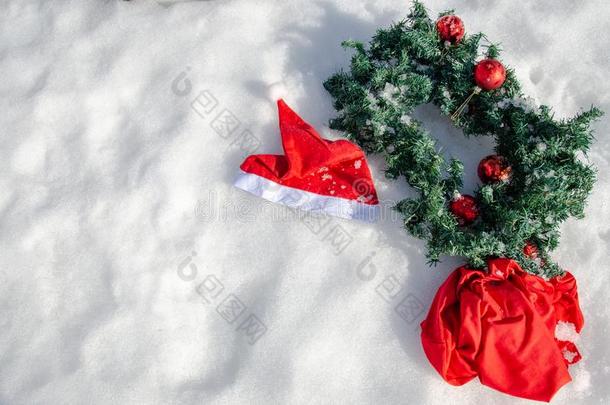 传统的圣诞节象征向指已提到的人雪.SociedeAnonimaNacionaldeTran英文字母表的第19个字母port英文字