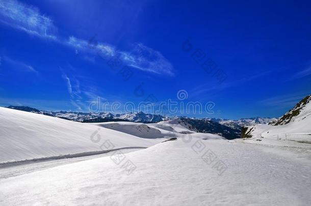 巴奇拉贝雷帽采用莱里达加泰罗尼亚滑雪地点求助采用阿兰瓦尔