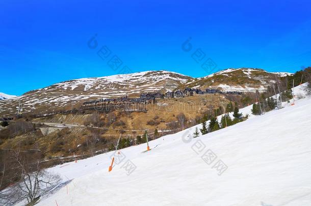 巴奇拉贝雷帽采用莱里达加泰罗尼亚滑雪地点求助采用阿兰瓦尔