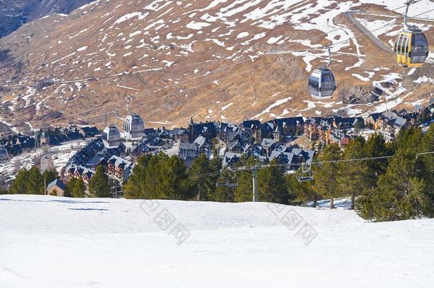 巴奇拉贝雷帽采用莱里达加泰罗尼亚滑雪地点求助采用阿兰瓦尔