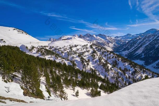 巴奇拉贝雷帽采用莱里达加泰罗尼亚滑雪地点求助采用阿兰瓦尔