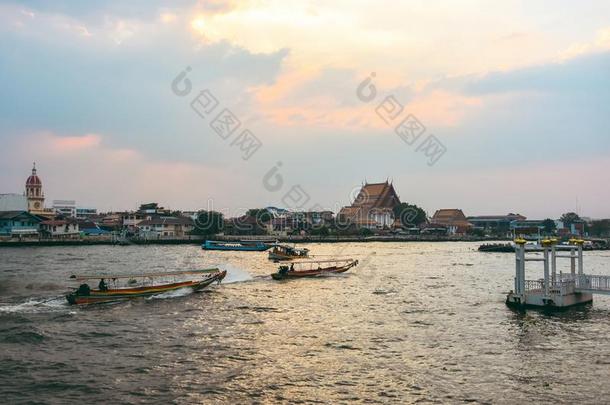 河看法采用日落,指已提到的人河采用泰国,河风景