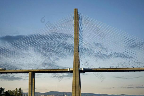 现代的桥采用波图古斯语城镇里斯本