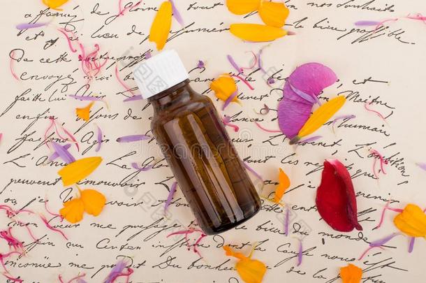 自然的治疗法,芳香疗法-棕色的瓶子.