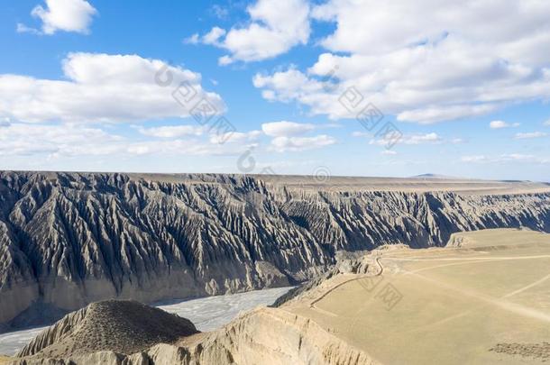 奎屯宏大的峡谷,新疆