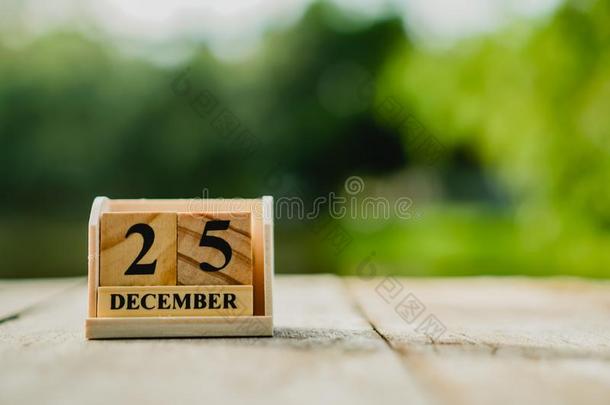 木材砖块给看日期和月日历关于25Thailand泰国12月英语字母表的第15个字母