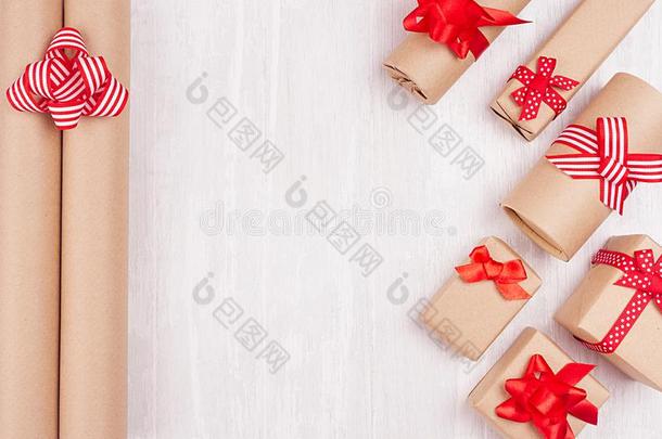 圣诞节节日的背景关于赠品盒和红色的弓,德可拉