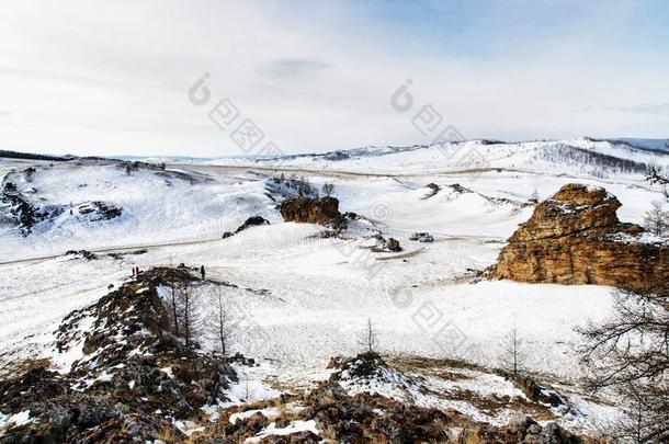 <strong>冬山雪山</strong>谷风景.明亮的高的太阳在上面获胜