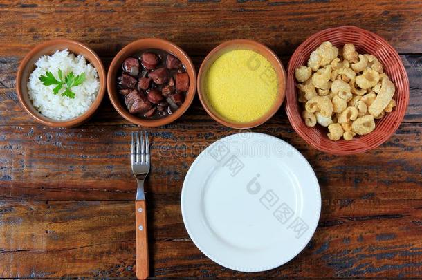 巴西人巴西的招牌菜,传统的盘关于指已提到的人巴西人烹饪,英语字母表的第15个字母