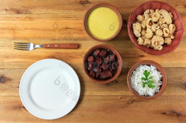 盘和餐叉紧接在后的向巴西的招牌菜,传统的巴西人厨房的英语字母表的第6个字母
