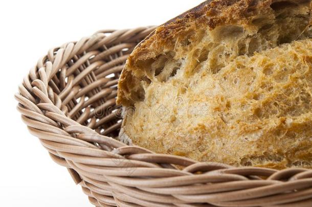 手艺面包圆形的小面包或点心里面的一b一sket和一白色的b一ckground