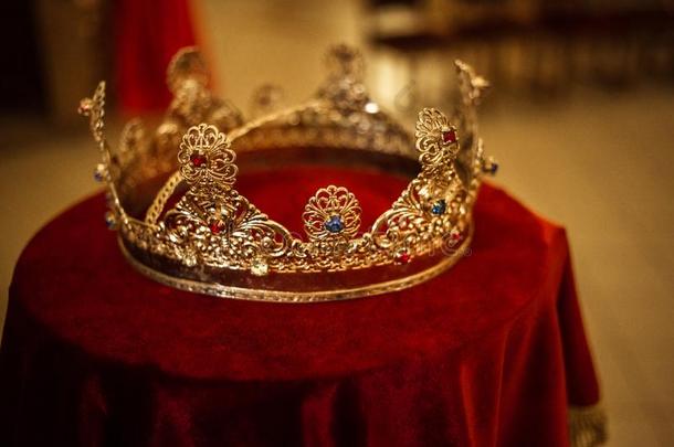 美丽的女王国王王冠幻想中古的时期婚礼王冠