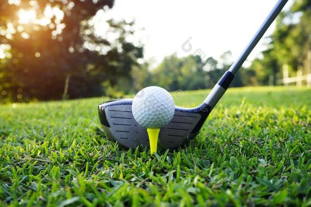 高尔夫球球和高尔夫球俱乐部采用美丽的高尔夫球课程在Thail和.Colombia哥伦比亚