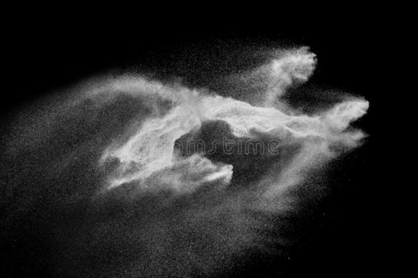 离奇的形状关于白色的粉爆炸云反对黑的背
