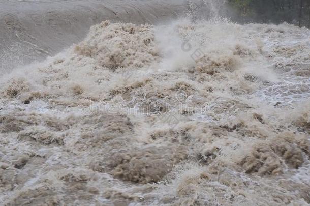 指已提到的人塞里奥河膨胀的后的重的<strong>雨季</strong>.省份关于贝加莫,