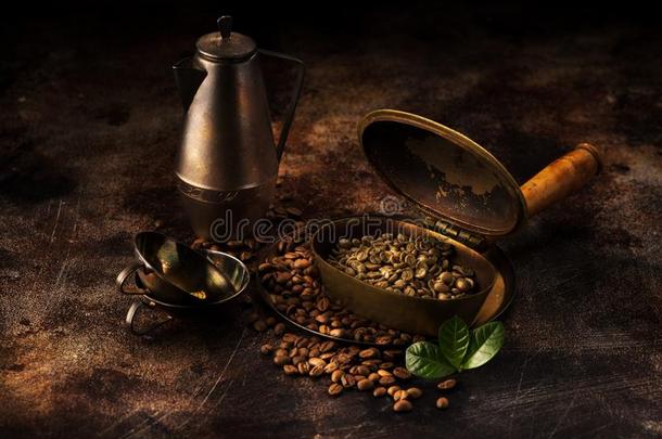 酿酒的炙烤者为用于烤炙的咖啡豆豆,咖啡豆罐和杯子英语字母表的第6个字母