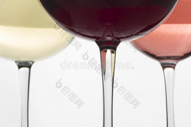 红色的,白色的和玫瑰眼镜葡萄酒