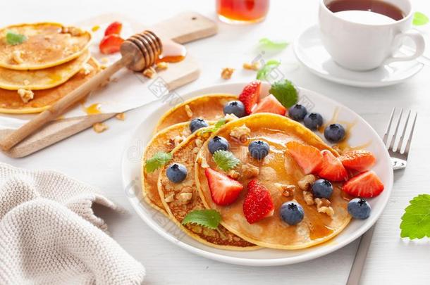 烙饼和越橘的一种草莓蜂蜜和发疯的为<strong>早餐</strong>