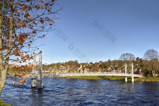 在历史上重要的悬浮人行桥关于苏格兰的高地的城市