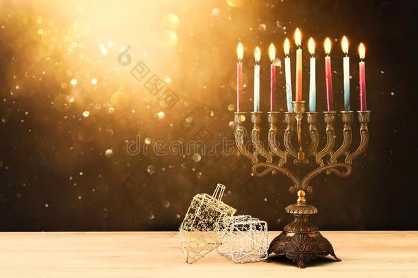影像关于犹太人的假日<strong>光明</strong>节背景和多连灯烛台&字母x28;英语字母表的第20个字母