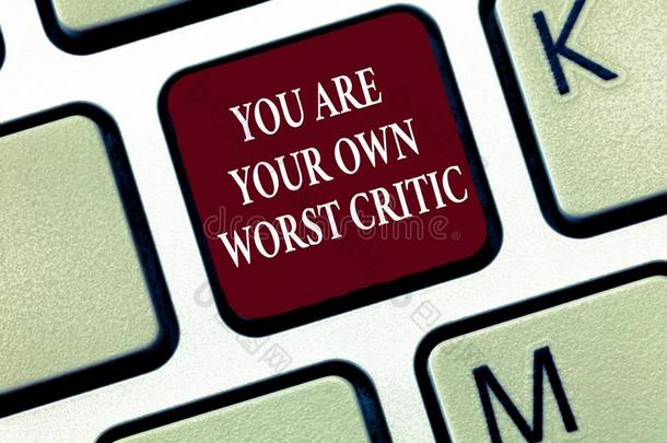 文本符号展映你是你r自己的事物最差的批评家.观念的辐透