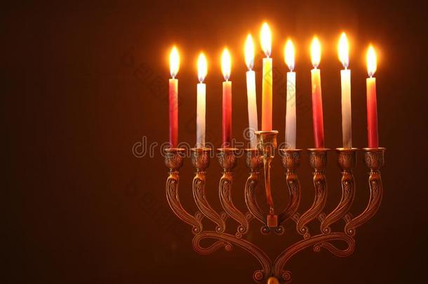 影像关于犹太人的假日光明<strong>节</strong>背景和多连灯烛台&字母x28;英语字母表的第20个字母
