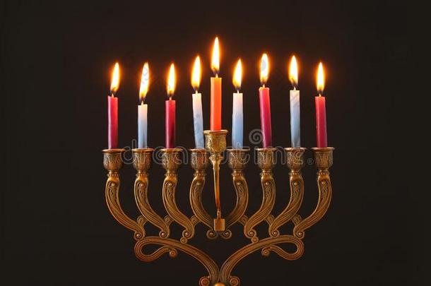 影像关于犹太人的假日<strong>光明</strong>节背景和多连灯烛台&字母x28;英语字母表的第20个字母