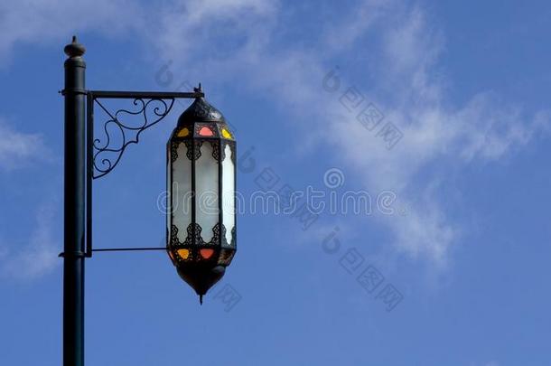 灯笼-富有色彩的大街灯笼采用埃及和装饰关于铁器