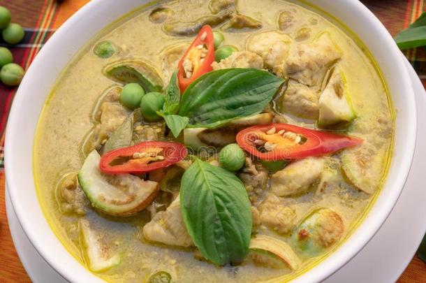 ThaiAirwaysInternati向al泰航国际食物鸡绿色的咖喱食品向表背景,绿色的咖喱食品wickets三柱门