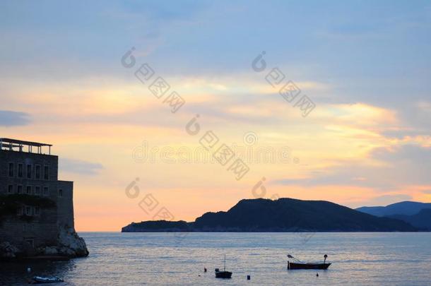 海,傍晚风景-日落向指已提到的人亚得里亚海的海岸.