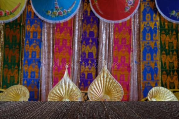 传统的织物,纸雨伞&<strong>金色</strong>的<strong>扇子</strong>从泰国winter冬天