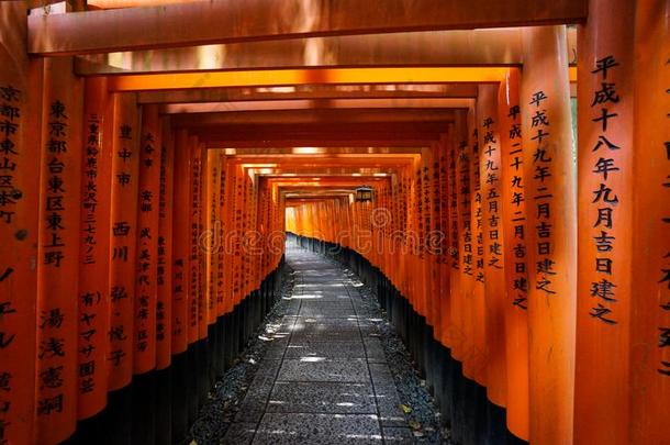 福希米伊纳里圣地采用京都,黑色亮漆