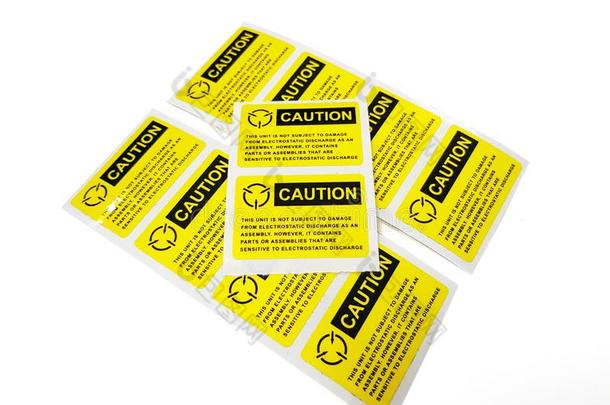 黄色的小心标签,标准小心标签和文本